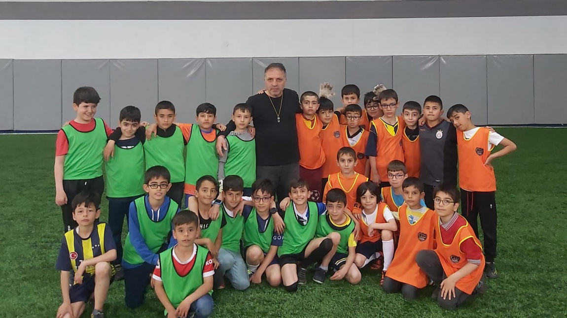 Osman Özer koordinatörlüğündeki sınıflar arası futbol turnuvamız başarılı bir şekilde sonlanmıştır, teşekkür ederiz.